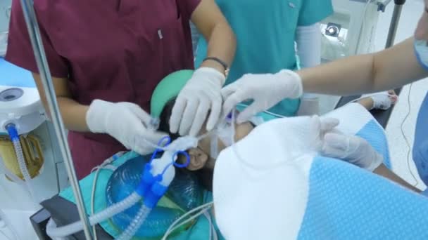 Kind chirurgie operatie — Stockvideo