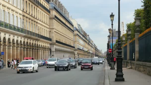 Calle de París en verano — Vídeo de stock
