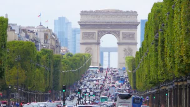 Champs Elysees vista com tráfego — Vídeo de Stock