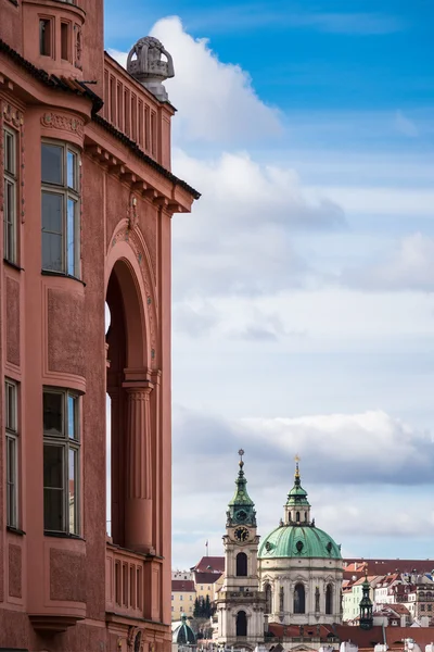 Historisches Gebäude in Prag — Stockfoto