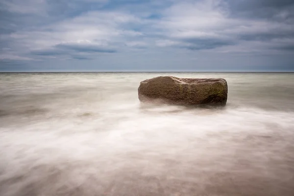 Stenen op de kust van de Baltische Zee — Stockfoto