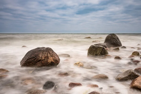 Kameny na břehu Baltského moře — Stock fotografie