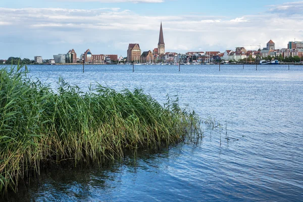 Vue sur la rivière Warnow à Rostock — Photo