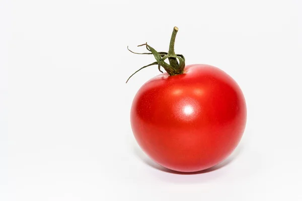 Tomate rojo aislado con fondo blanco — Foto de Stock