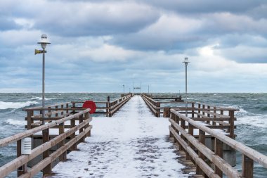 Pier Prerow'Baltık Denizi kıyısında