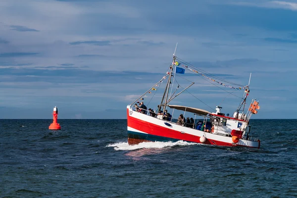 Fiskebåt på Östersjön i Rostock (Tyskland) — Stockfoto