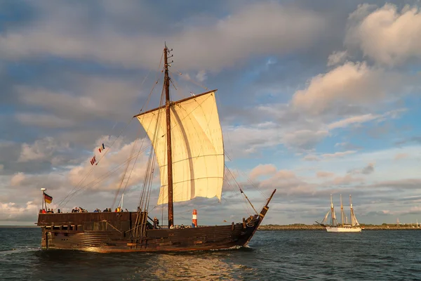 Veleros en el Mar Báltico en Rostock (Alemania) ) — Foto de Stock