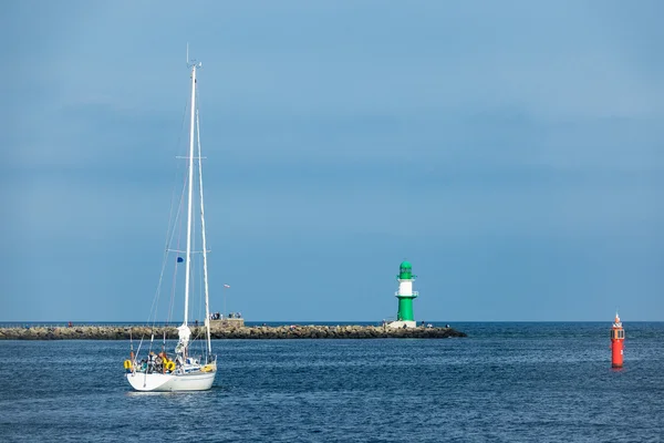 Navio à vela no mar Báltico em Rostock, Alemanha — Fotografia de Stock