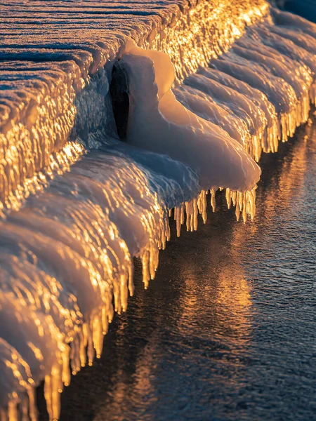 Jetée Gelée Sur Une Rivière Hiver — Photo