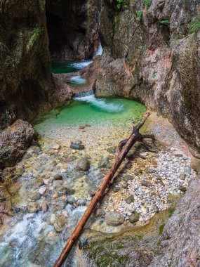 Almanya 'nın Berchtesgaden Alplerinde Gorge Almbachklamm.