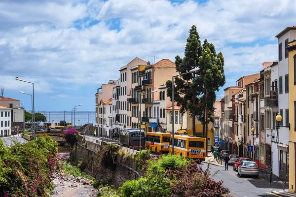 ポルトガルのマデイラ島のフンシャルへの眺め — ストック写真