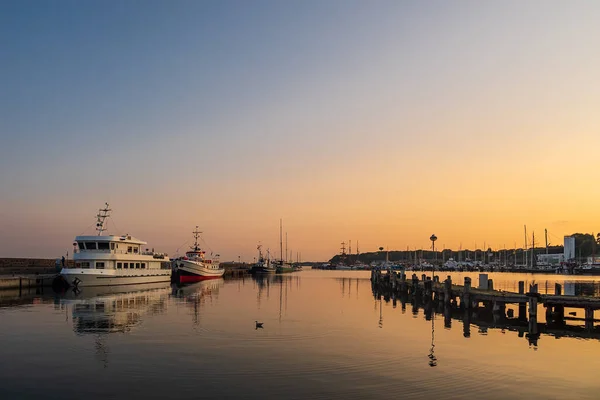 Schepen Avonds Haven Van Sassnitz Het Eiland Ruegen Duitsland — Stockfoto