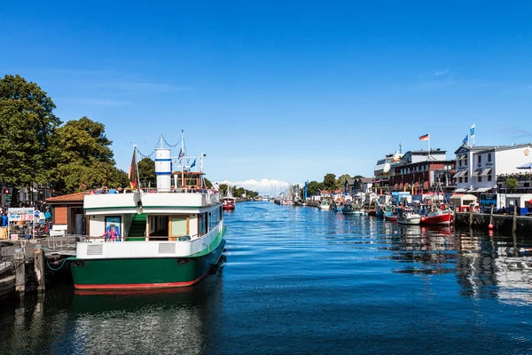 Barcos en Warnemuende — Foto de Stock