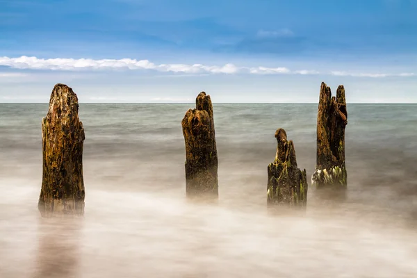 Groynes sulla riva — Foto Stock