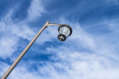 Fener ve mavi gökyüzü