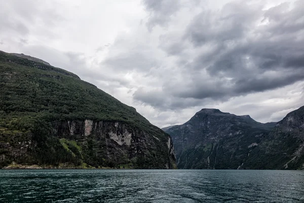 Met het oog op de geirangerfjord — Stockfoto