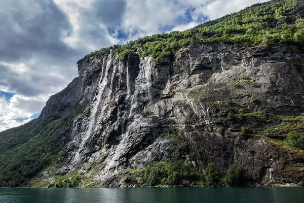 Waterval in de geirangerfjord — Stockfoto