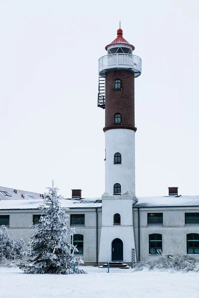 Faro en la costa del Mar Báltico — Foto de Stock