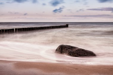 Baltık Denizi kıyısında groynes
