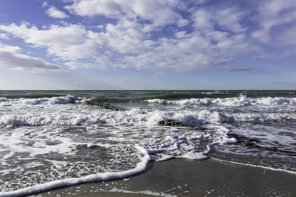 バルト海の海岸に groynes — ストック写真