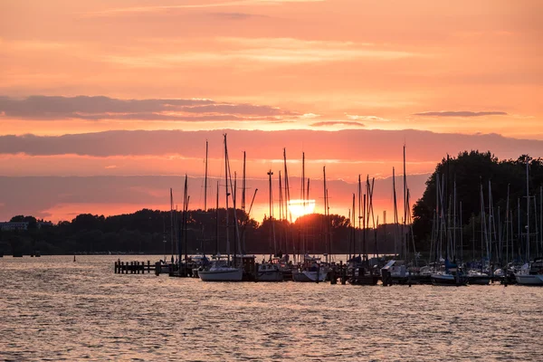 Puerto de la ciudad en Rostock — Foto de Stock