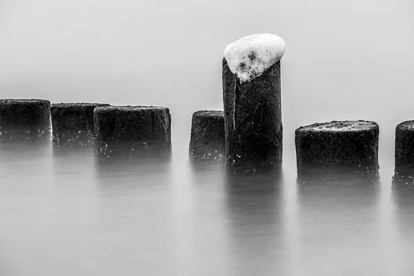 Groyne en la orilla del Mar Báltico —  Fotos de Stock