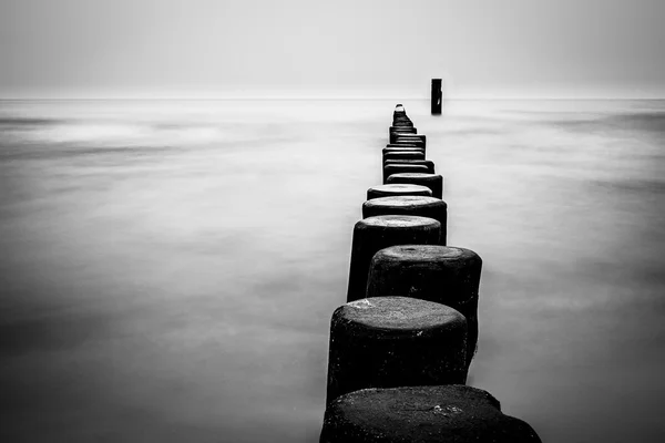 Groyne en la orilla del Mar Báltico —  Fotos de Stock
