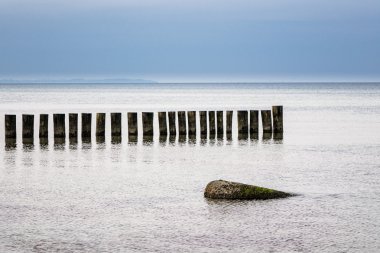 Baltık Denizi kıyısında groynes