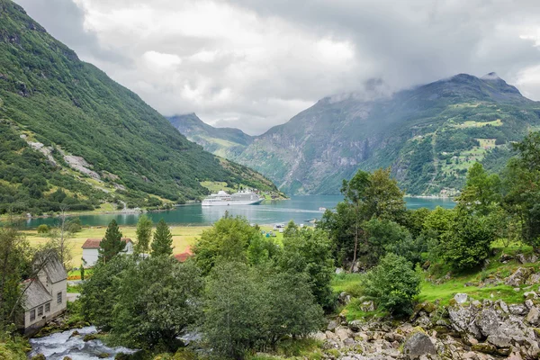 Vista para o fiorde geiranger — Fotografia de Stock