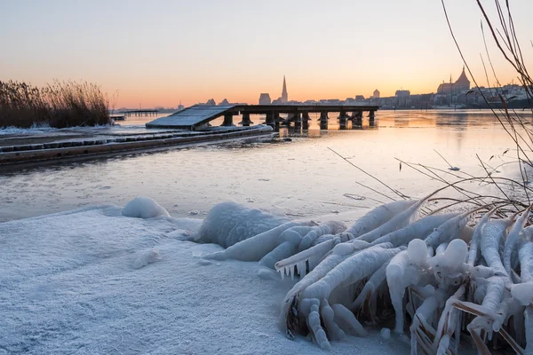 Vista sobre el río Warnow a Rostock — Foto de Stock