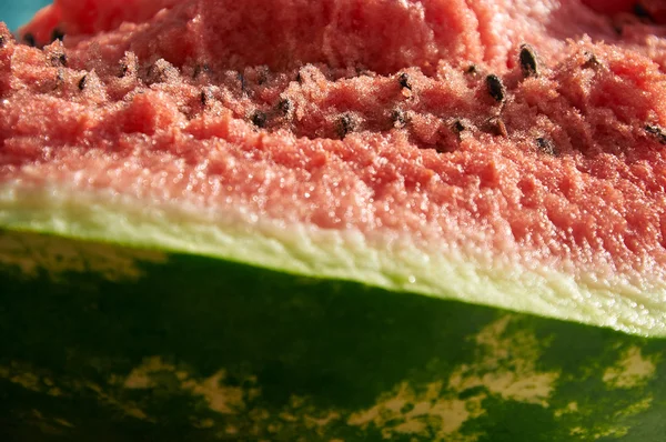 Stück einer zertrümmerten Wassermelone — Stockfoto