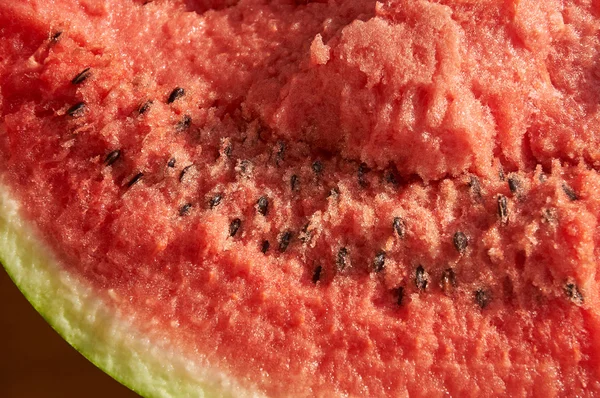 Stück einer zertrümmerten Wassermelone — Stockfoto