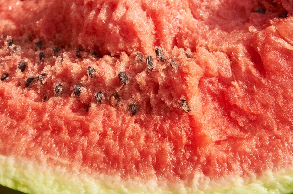 Stück einer zertrümmerten Wassermelone — Stockfoto