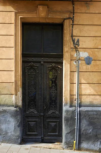 Wooden front door — Stock Photo, Image