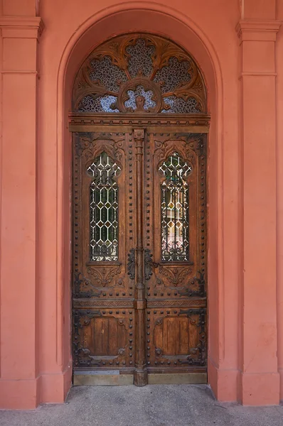 Porta da frente de madeira — Fotografia de Stock