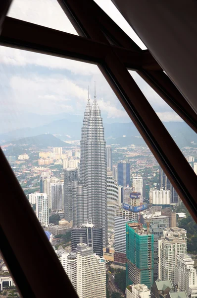 Вид с башни Куала-Лумпур на двойные туалеты Petronas, MALAYSI — стоковое фото