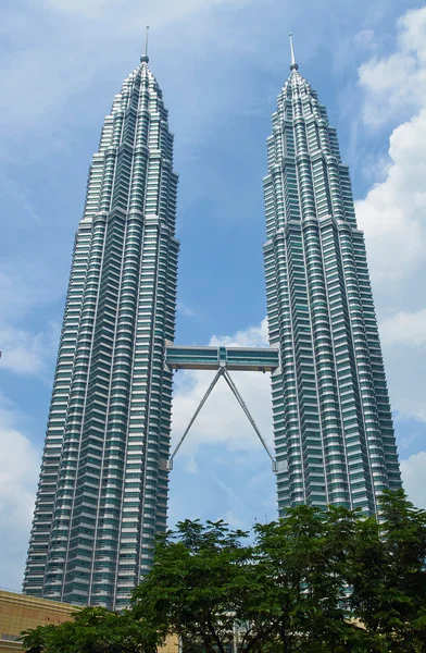 Башни-близнецы Petronas в Куала-Лумпуре, Малайзия — стоковое фото