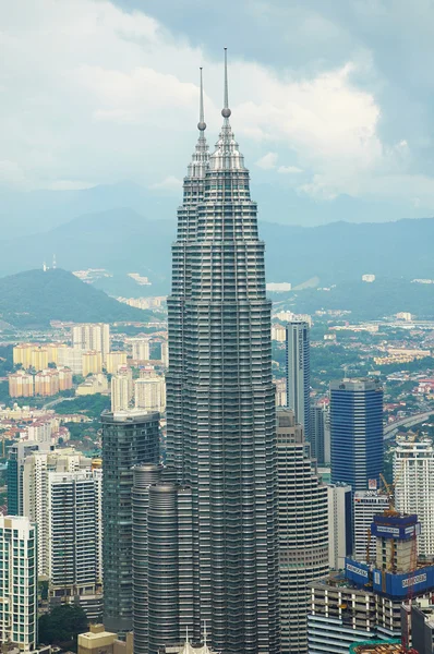 Башни-близнецы Petronas в Куала-Лумпуре, Малайзия — стоковое фото