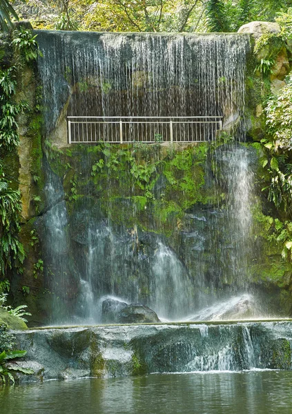 Kunstmatige waterval — Stockfoto