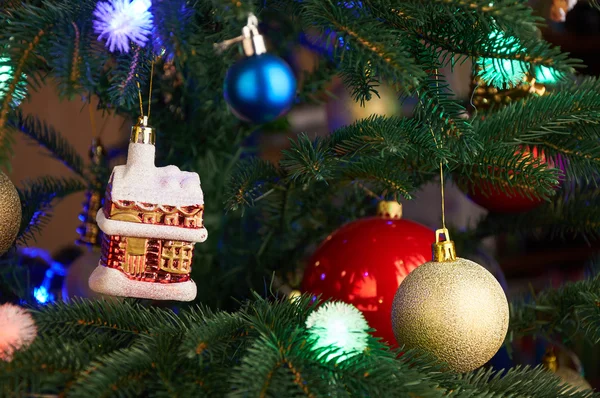 Árvore de Natal com decorações de Natal — Fotografia de Stock