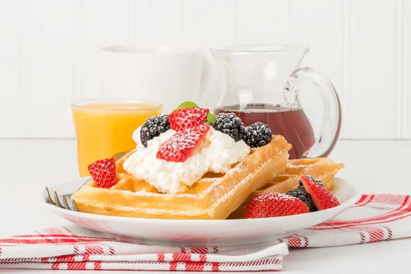 Waffles with Berries — Stock Photo, Image