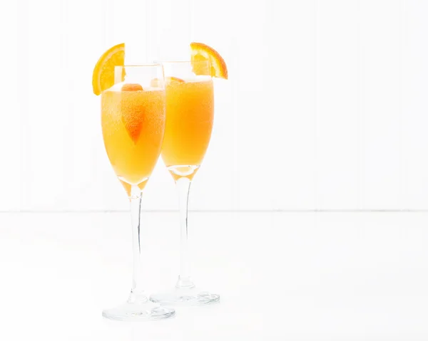 İki Mimoza kokteylleri