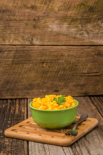 Macarrão e molho de queijo — Fotografia de Stock