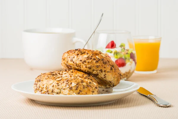 Muesli Bagels ontbijt — Stockfoto