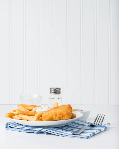 Retrato de peixe e batatas fritas — Fotografia de Stock