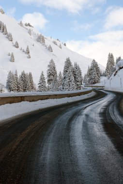 Bir yol arasında Warth-Schrocken köy ve Nesslegg, Schrocken, Avusturya