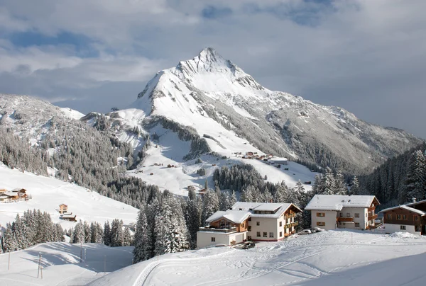 Chalets ve çiftlik evleri, Mount Biberkopf Warth kulüpler Alberg,: Vorarlberg, Austria — Stok fotoğraf