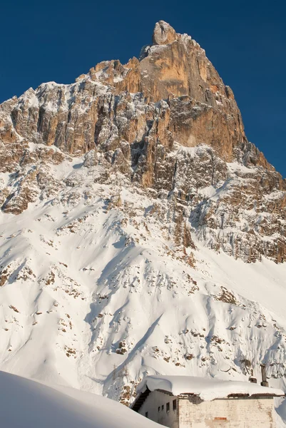 Escena de invierno, los Dolomitas, Italia — Foto de Stock
