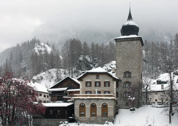 Pueblo alpino, Suiza — Foto de Stock