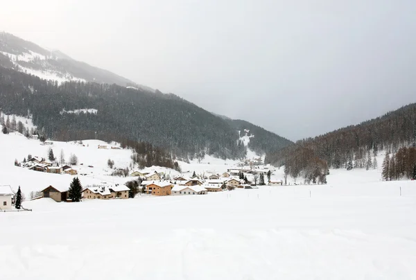 Villaggio alpino, Svizzera — Foto Stock